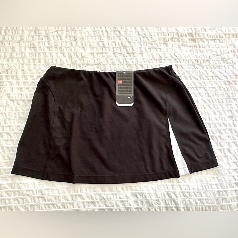 Nike dri fit tennis skirt. NWT size XL. Black/white